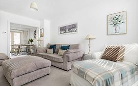 Contemporary 3 Bedroom Home In Launton Village - Close To Tythe Barn, Bicester Shopping & Bicester Heritage